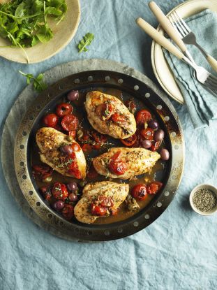 Cobb Fry Pan with cooked chicken and tomatoes inside